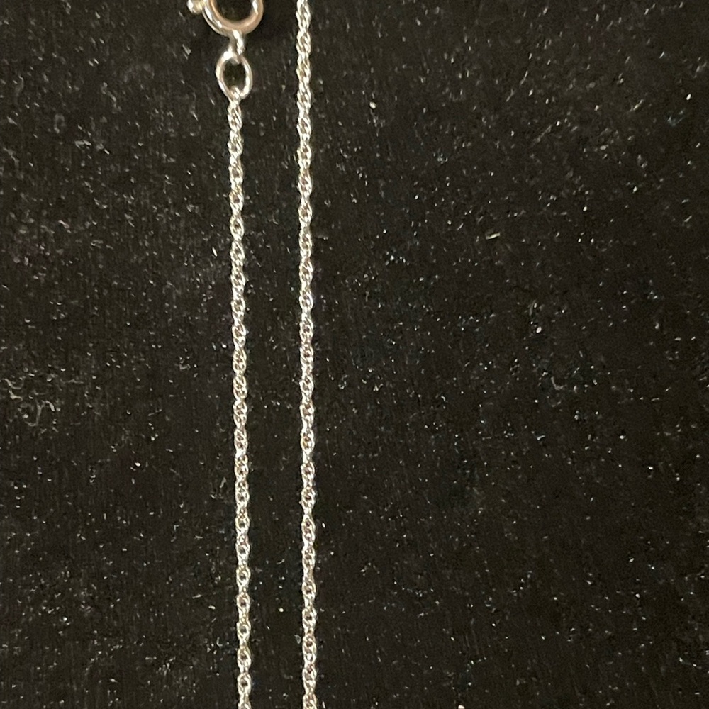 Elegant Silver Heart Pendant Necklace - Picture 6 of 6
